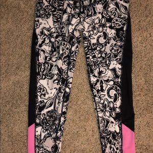 Lilly Pulitzer weekender leggings Onyx w a twist